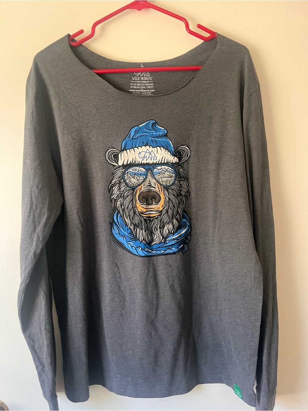Wild Tribute Women’s Boat Neck Gray Graphic Winter Bear Long Sleeve Size Large